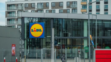 façade du lidl en immeuble urbain moderne