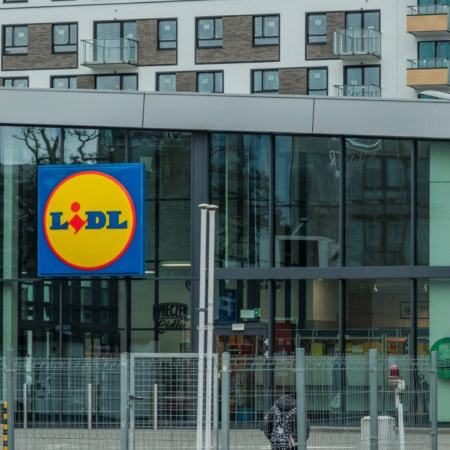 façade du lidl en immeuble urbain moderne