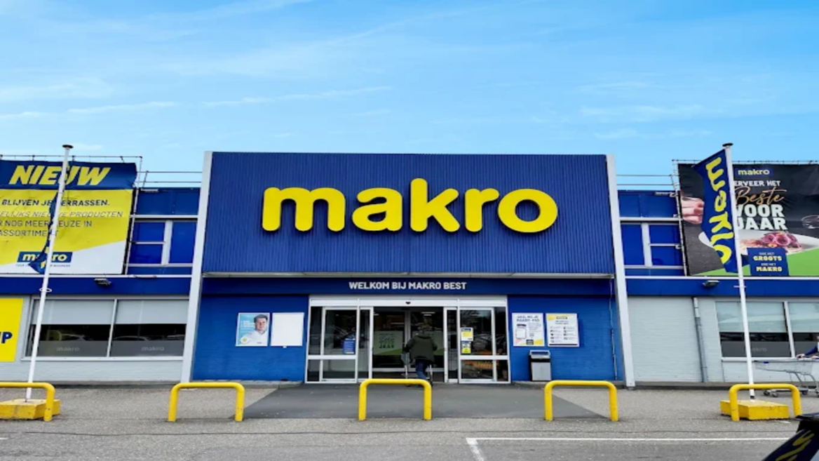 façade du makro best et parking extérieur