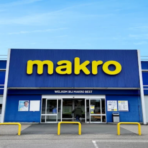 façade du makro best et parking extérieur