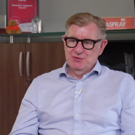 portrait d’entreprise d’un homme en interview