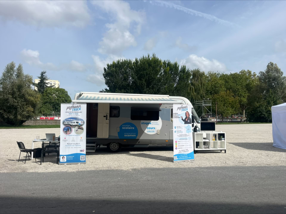 camion professeur truck de soutien scolaire en plein air