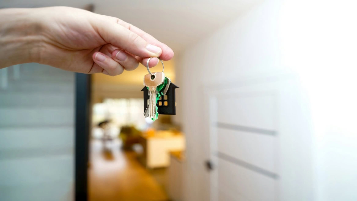 new home keys in hand