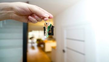 new home keys in hand