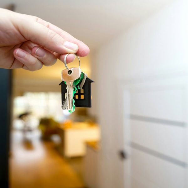 new home keys in hand