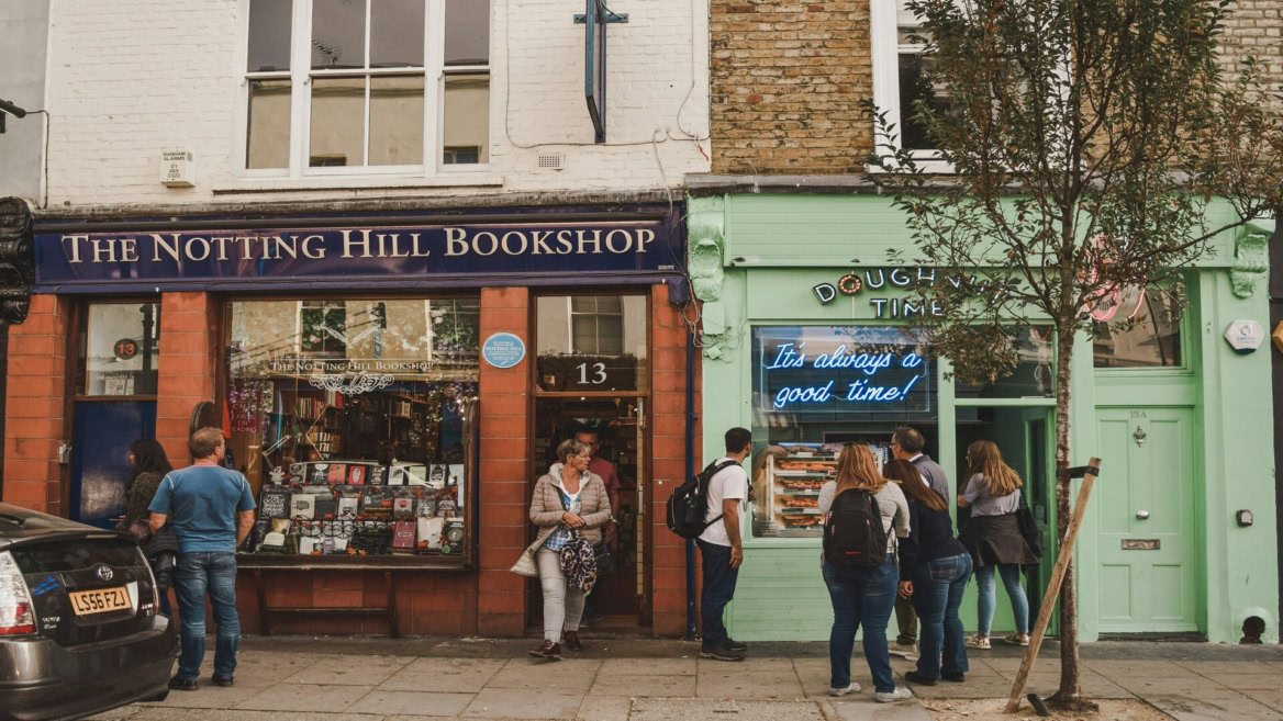 notting hill bookshop and dough time street scene