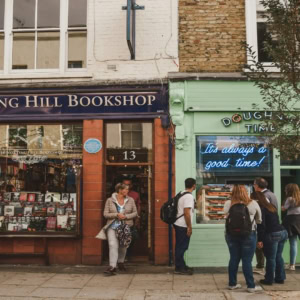 notting hill bookshop and dough time street scene