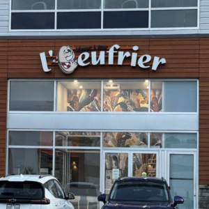 façade du restaurant l’œufrier avec enseigne moderne