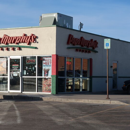 papa murphy’s pizza storefront with parking lot