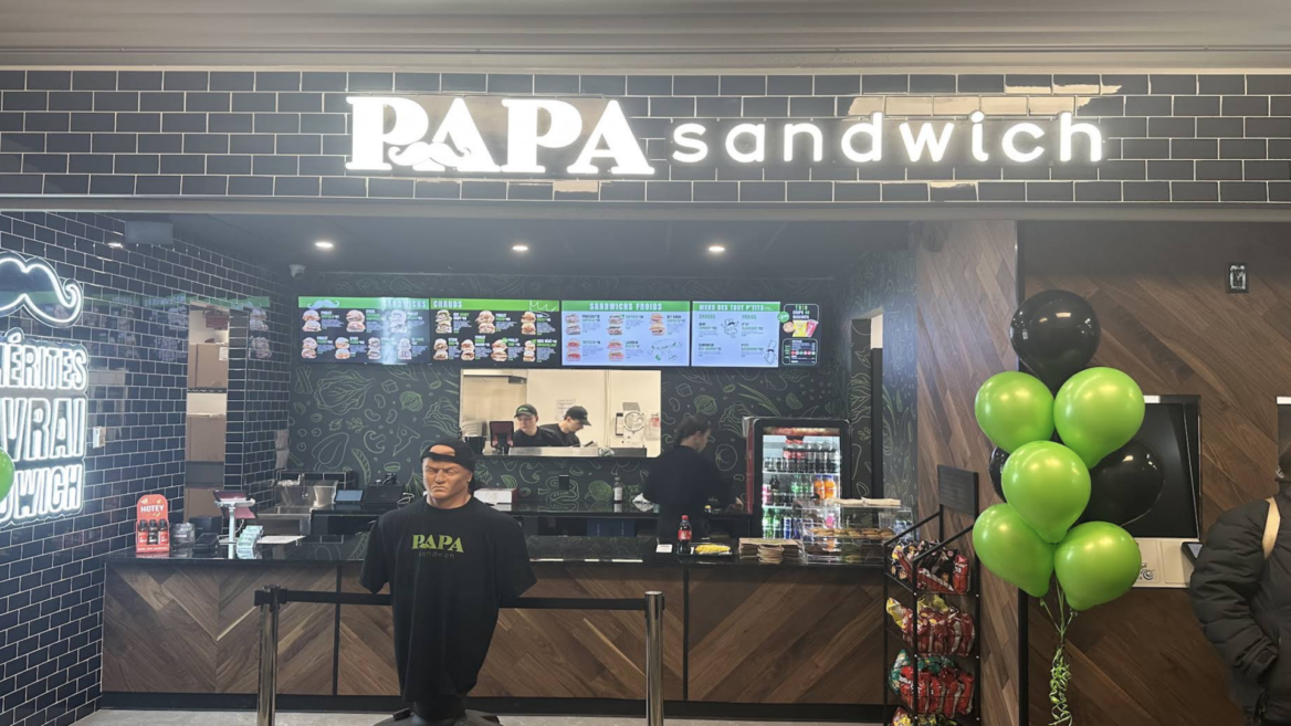 intérieur papa sandwich : comptoir moderne et menu lumineux