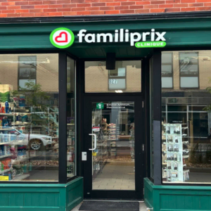 vitrine extérieure de la pharmacie familiprix clinique