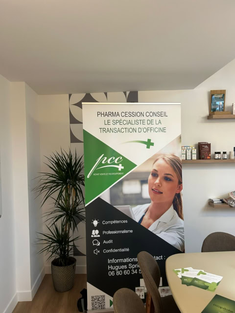 bureau de conseil pharmaceutique avec banderole pharma cession conseil