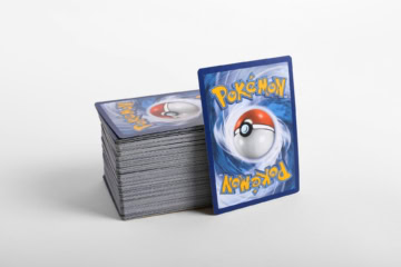 pile de cartes pokémon, dos classique bleu