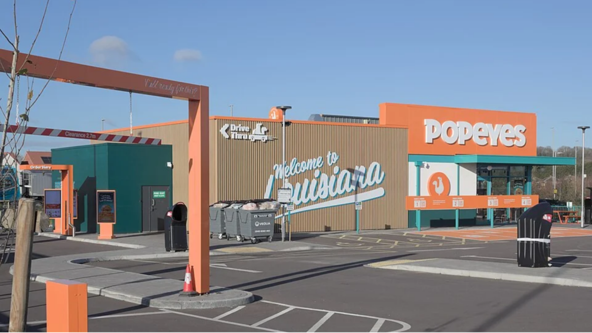 popeyes drive thru exterior with louisiana theme