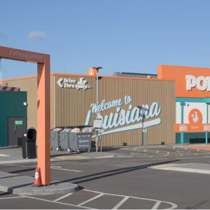 popeyes drive thru exterior with louisiana theme