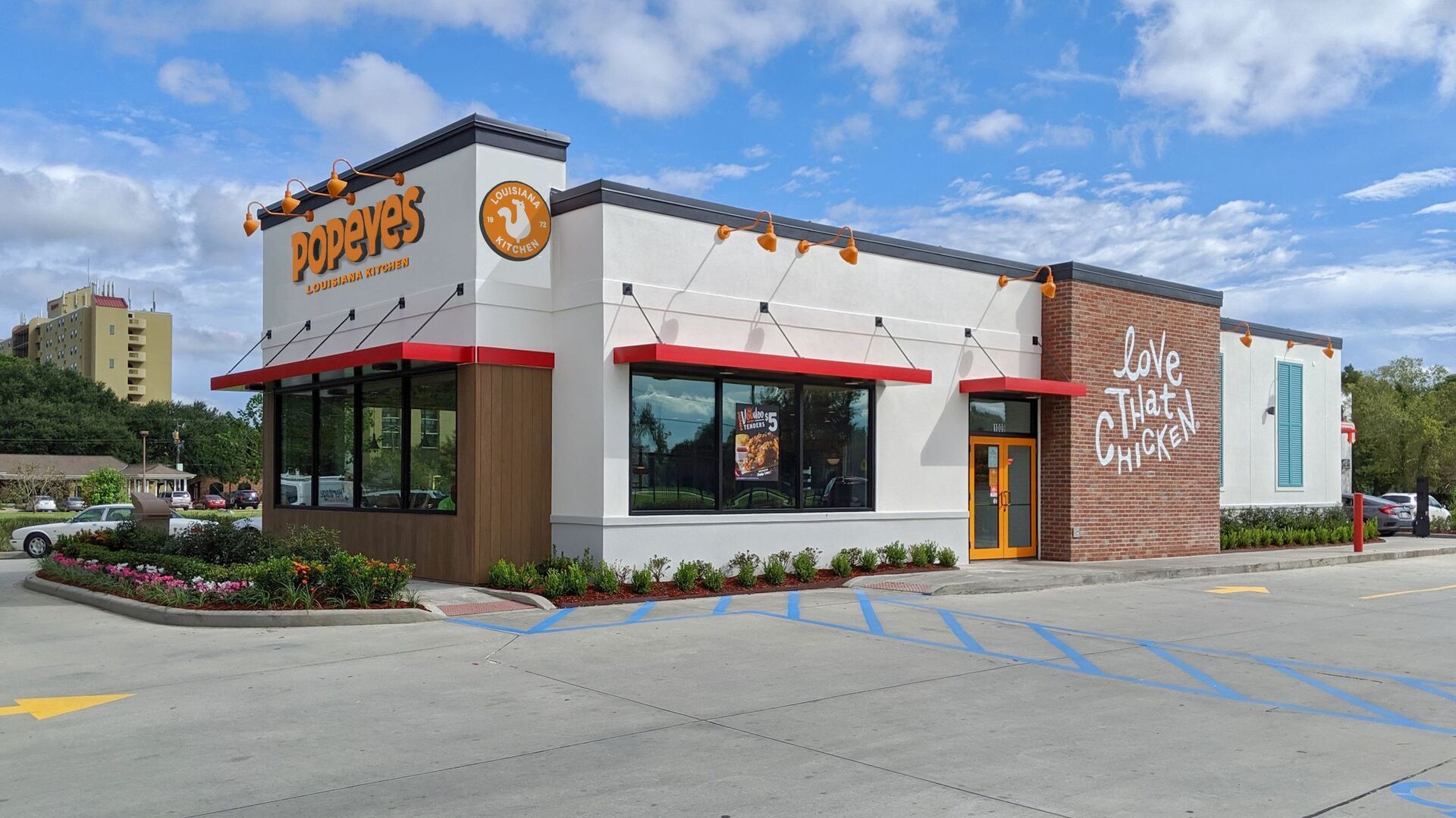 restaurant popeyes moderne avec drive thru et parking
