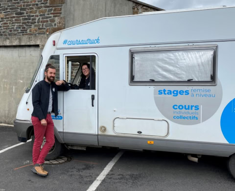 camion professeur truck de soutien scolaire en plein air