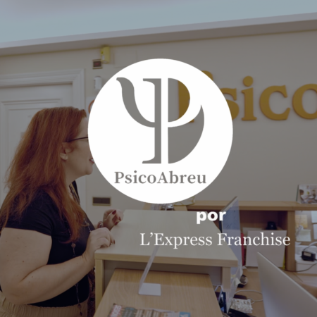 recepción clínica psicoabreu con logotipo y atención