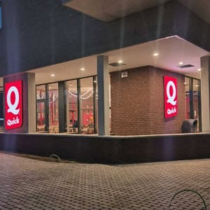 restaurant quick moderne de nuit