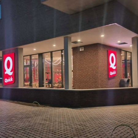 restaurant quick moderne de nuit