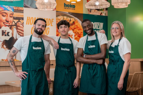 Équipe heiko en tabliers verts, photo de groupe