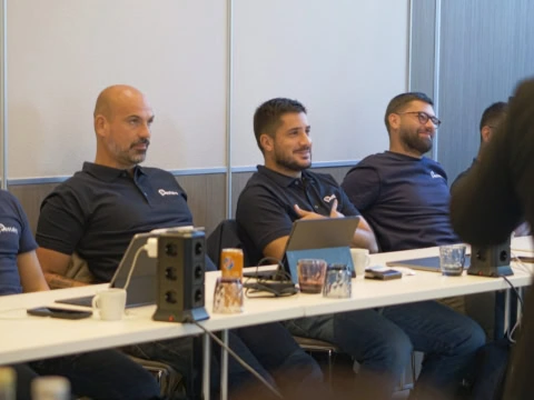 réunion d’Équipe : tablettes et ordinateurs portables