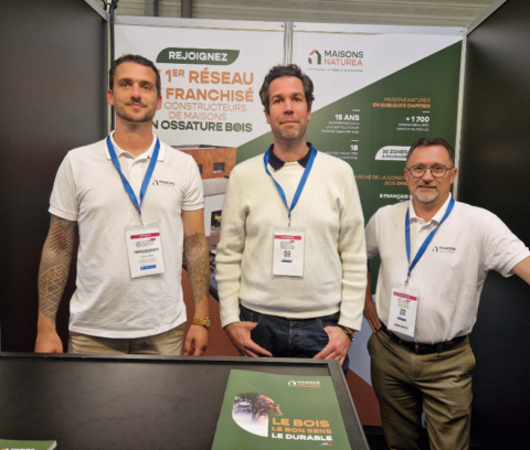 salon bois : Équipe maisons naturea en stand