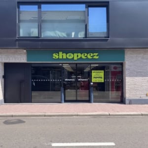 façade moderne de la boutique shopeez