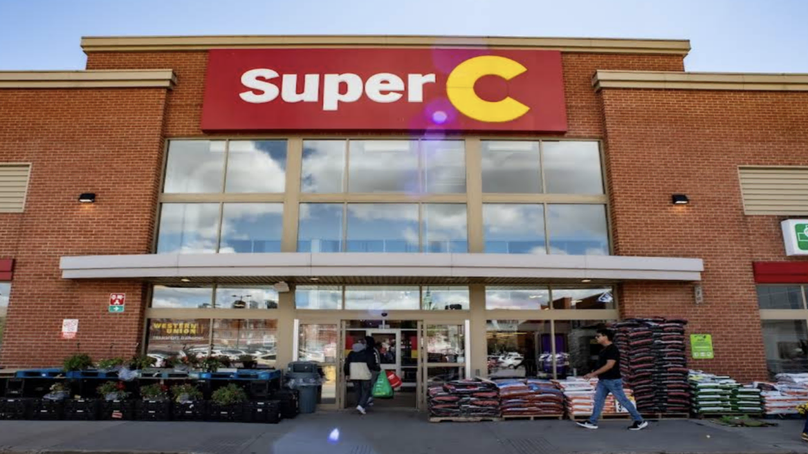 entrée du super c avec façade en brique
