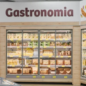 supermercato gastronomia con vetrine refrigerate gourmet