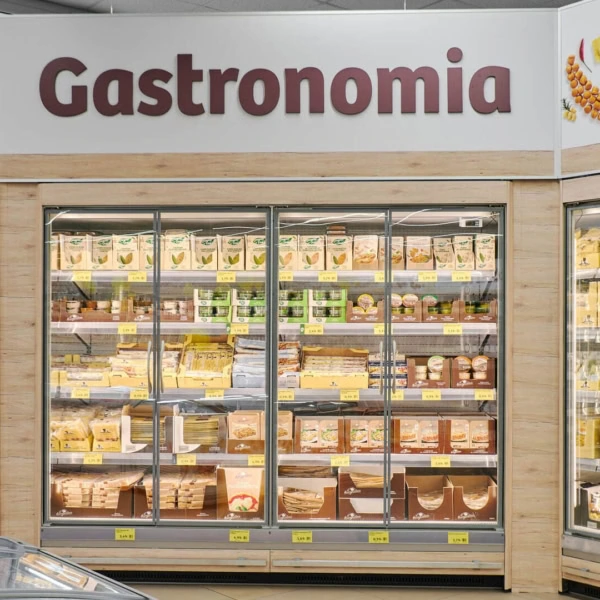 supermercato gastronomia con vetrine refrigerate gourmet