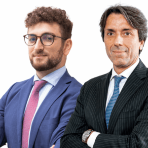 ritratto di due imprenditori su sfondo bianco