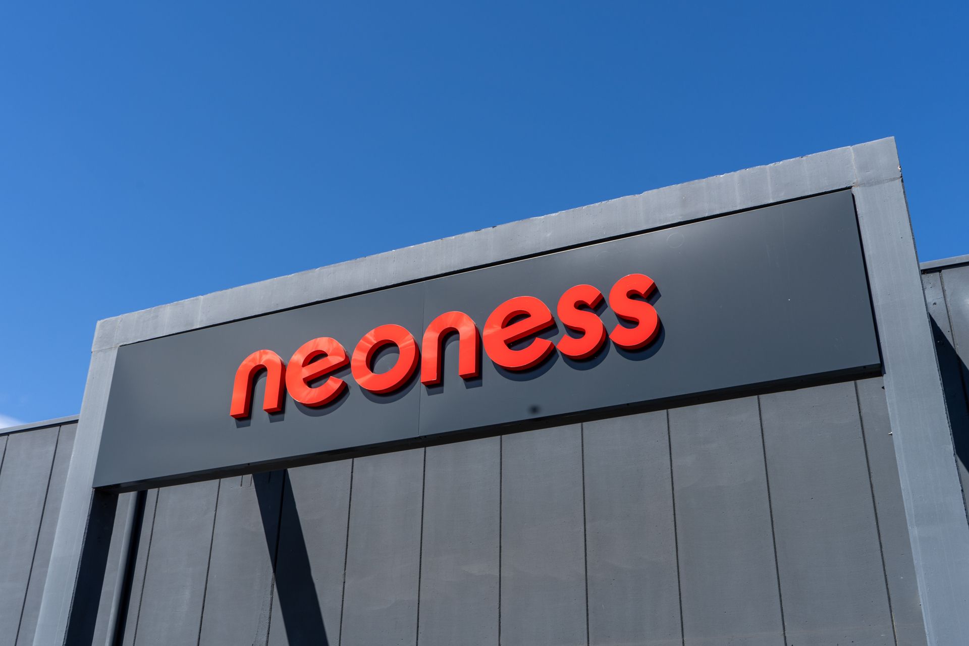 neoness marguerittes 2