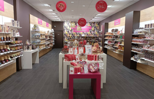 interieur magasin monbana challans